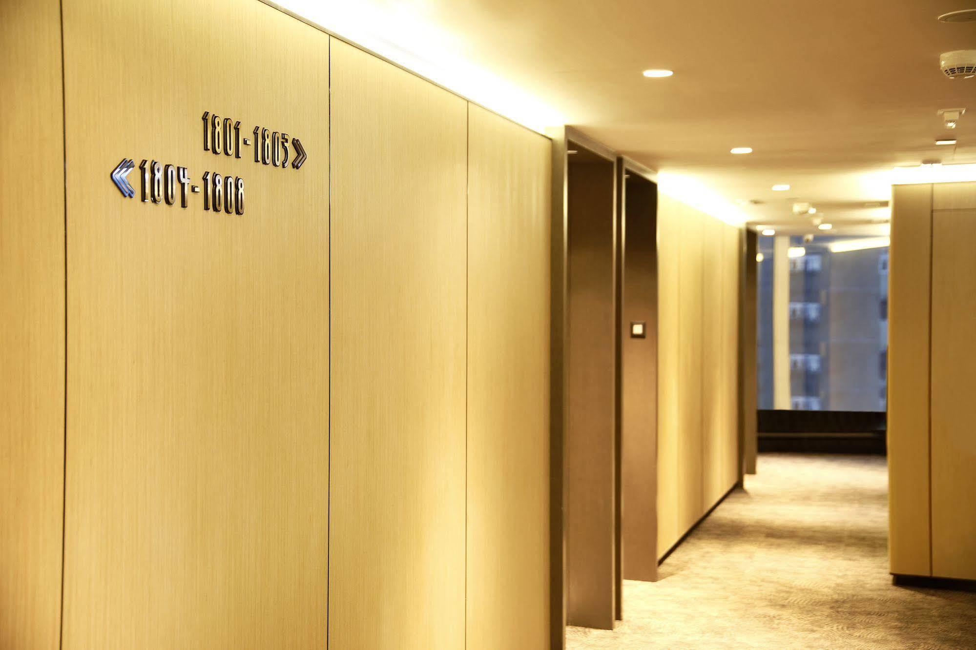 Hotel Ease Tsuen Wan Hong Kong Exterior photo